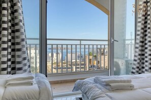 3 bedrooms, desk, iron/ironing board, travel crib