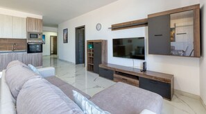 TV - One of a kind 4BR penthouse with terrace & views (San Pawl il-Baħar)