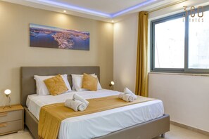 1 Schlafzimmer, Schreibtisch, Bügeleisen/Bügelbrett, Reisekinderbett