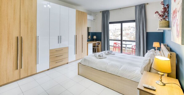 Desk, iron/ironing board, travel cot, WiFi