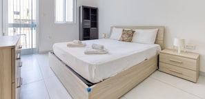 Desk, iron/ironing board, travel cot, WiFi