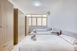 3 عدّة غرف نوم ومكتب ومكواة/لوح كي وسرير سفر