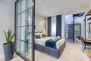 Desk, iron/ironing board, travel cot, WiFi