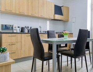 Microwave, oven, stovetop, coffee/tea maker