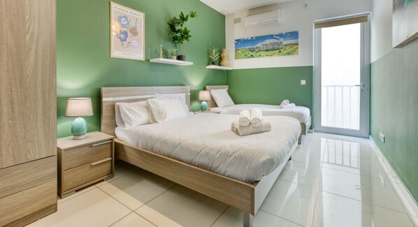 3 bedrooms, desk, travel cot, WiFi