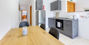 Kühlschrank, Ofen, Herdplatte, Toaster