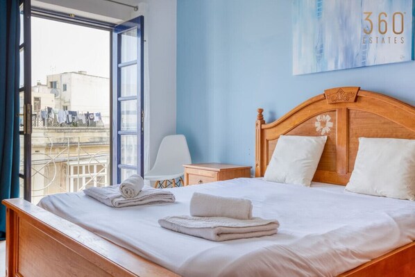 1 Schlafzimmer, Schreibtisch, Bügeleisen/Bügelbrett, Reisekinderbett