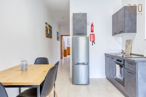 Kühlschrank, Ofen, Herdplatte, Toaster