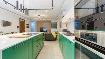 Coffee/tea maker, fridge, microwave, oven