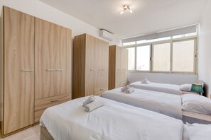 3 bedrooms, desk, iron/ironing board, travel crib - Lovely 3BR Apt with Seafront views in Sliema (Sliema)