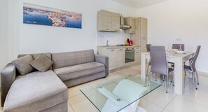 TV - Charming Pietà 2BR Apartment with Private Balcony (Tal-Pietà)