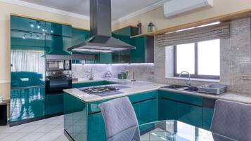 Fridge, microwave, oven, stovetop