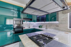 Fridge, microwave, oven, stovetop