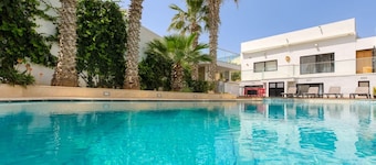 Stunning 4BR Villa with Private pool & parking