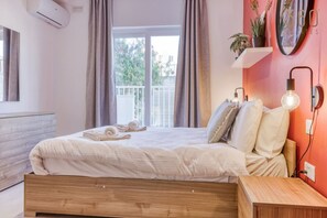 2 bedrooms, desk, iron/ironing board, travel cot