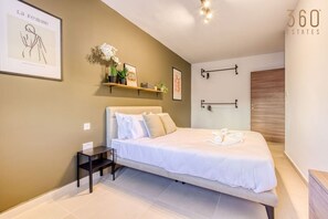 2 bedrooms, desk, iron/ironing board, travel cot