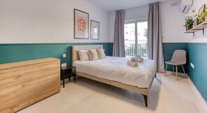 2 soveværelser, skrivebord, strygejern/strygebræt, weekendseng