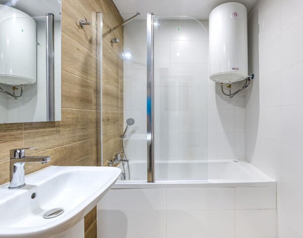 A modern bathroom with a glass-enclosed shower, a white sink, and a toilet. - Bright & Stylish 2BR home in Pieta w/WIFI & AC (Tal-Pietà)