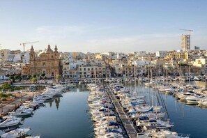 Marina - A beautiful 2BR home in Central pieta w/WIFI & AC (Tal-Pietà)