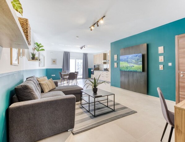 TV - A beautiful 2BR home in Central pieta w/WIFI & AC (Tal-Pietà)