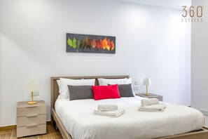 3 Schlafzimmer, Schreibtisch, Bügeleisen/Bügelbrett, Reisekinderbett