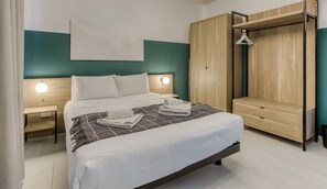 2 عدّة غرف نوم ومكتب ومكواة/لوح كي وسرير سفر