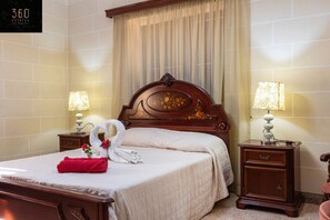 1 室のベッドルーム、デスク、アイロン / アイロン台、旅行用ベビーベッド