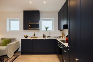 Mikrowelle, Ofen, Geschirrspüler, Toaster