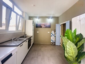 Refrigerador, microondas, horno, cafetera/tetera