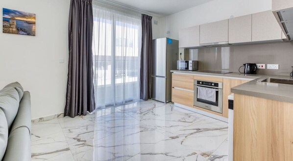 Fridge, microwave, oven, stovetop