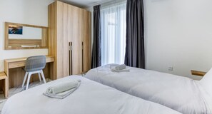 2 bedrooms, desk, iron/ironing board, travel cot