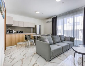 TV - A comfortable, fully equipped Apt with WIFI & AC (San Pawl il-Baħar)