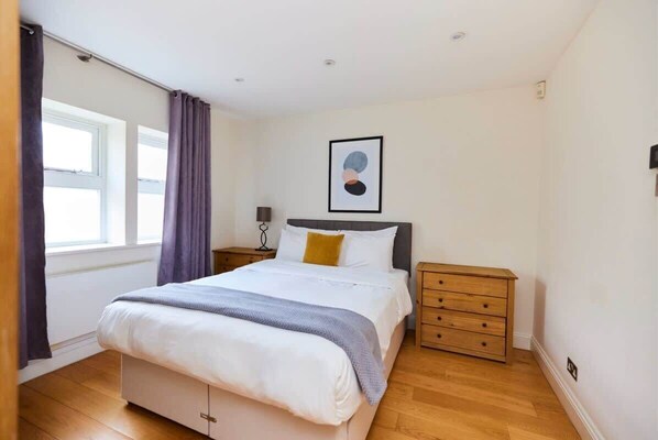 1 habitación, tabla de planchar con plancha, wifi y ropa de cama 