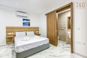 2 bedrooms, desk, iron/ironing board, travel crib