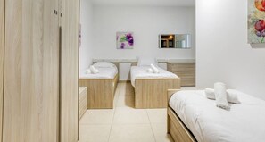 4 chambres, fer et planche à repasser, lit parapluie, Wi-Fi