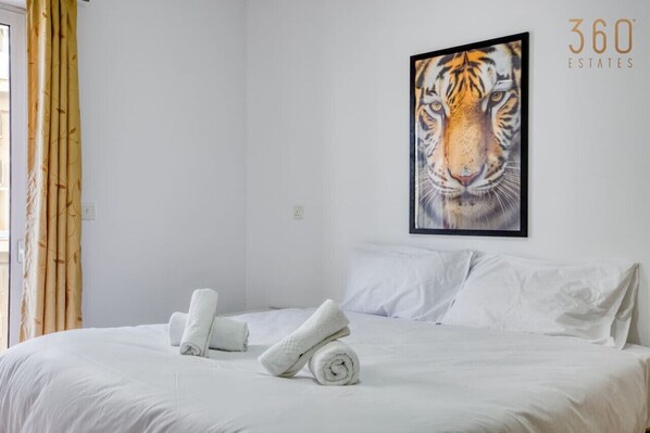 Desk, iron/ironing board, travel cot, WiFi