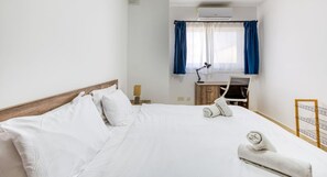 3 عدّة غرف نوم ومكتب ومكواة/لوح كي وسرير سفر