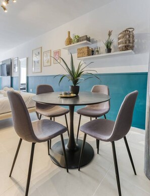 Dining - Lovely Studio Apt with Private Balcony in Pieta (Tal-Pietà)