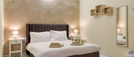 Desk, iron/ironing board, WiFi, bed sheets