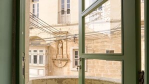 A narrow corridor with a green door leading to a courtyard. - Spectacular 5BR Townhouse located in Sliema (Tas-Sliema)