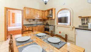 Refrigerador, horno, parrilla de estufa y tostadora 