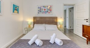 1 Schlafzimmer, Schreibtisch, Bügeleisen/Bügelbrett, Reisekinderbett