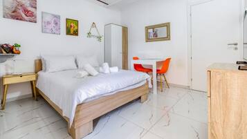 Desk, iron/ironing board, travel cot, WiFi