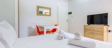 1 bedroom, desk, iron/ironing board, WiFi