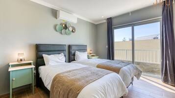 3 Schlafzimmer, Schreibtisch, Bügeleisen/Bügelbrett, Reisekinderbett