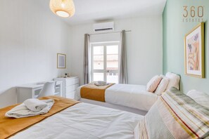 4 عدّة غرف نوم ومكتب ومكواة/لوح كي وسرير سفر