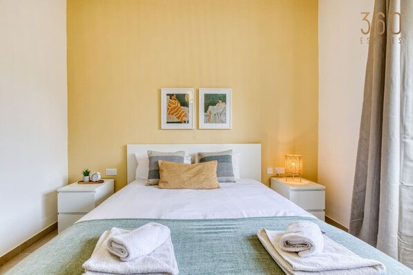 4 bedrooms, desk, iron/ironing board, travel cot