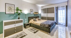 3 Schlafzimmer, Schreibtisch, Bügeleisen/Bügelbrett, Reisekinderbett