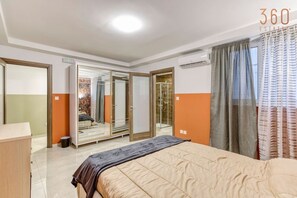 3 bedrooms, desk, iron/ironing board, travel cot