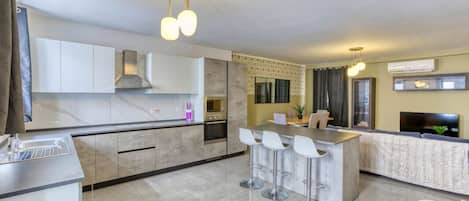 Fridge, microwave, oven, stovetop